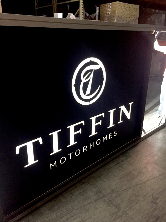 Tiffin-Motorhomes-LED-signage